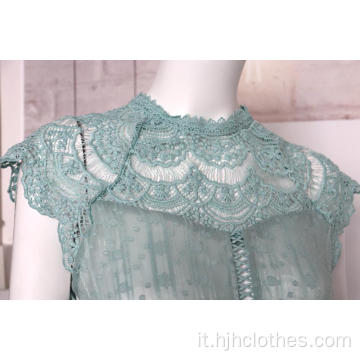 Comodo pullover in pizzo con fiori recisi